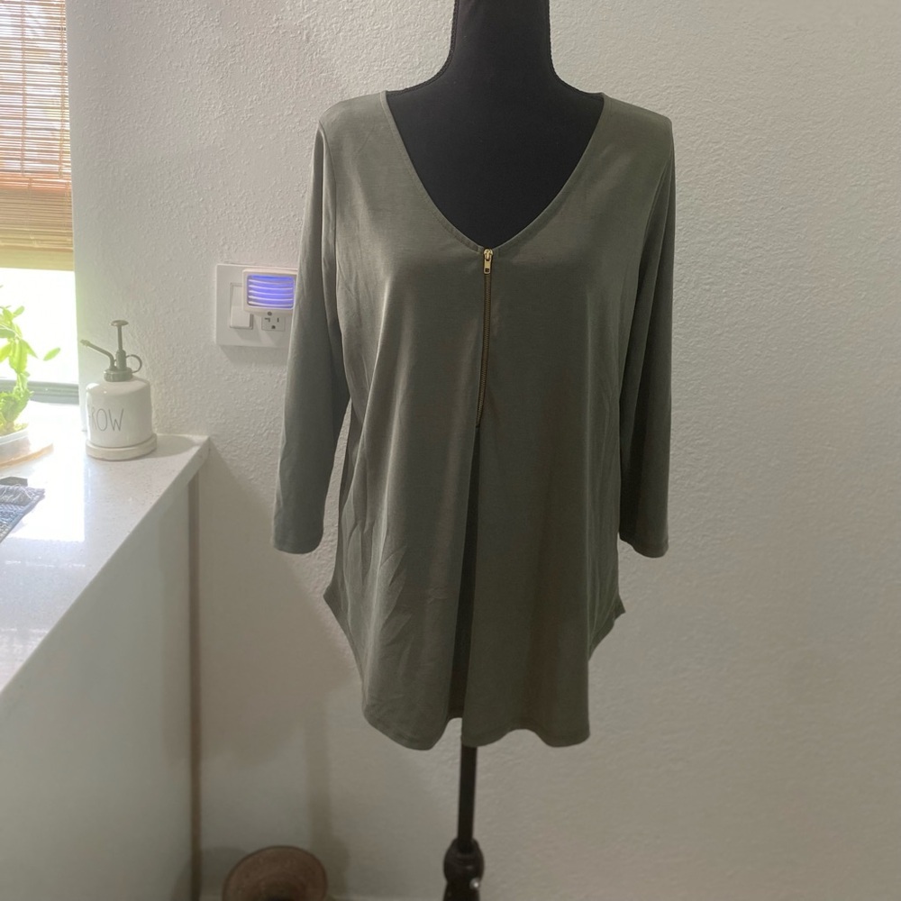 Womenโs Blouseโ Mossy Green 1/4 Zip Front Longer In Back Size XL